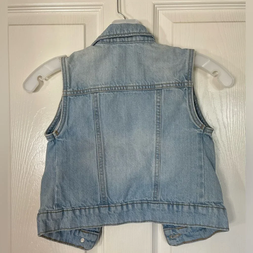 Old Navy vest size small 6/7
